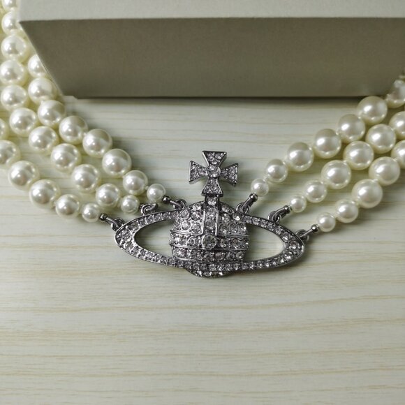 Vivienne Westwood Three Row Pearl Bas Relief Choker - Picture 5 of 8
